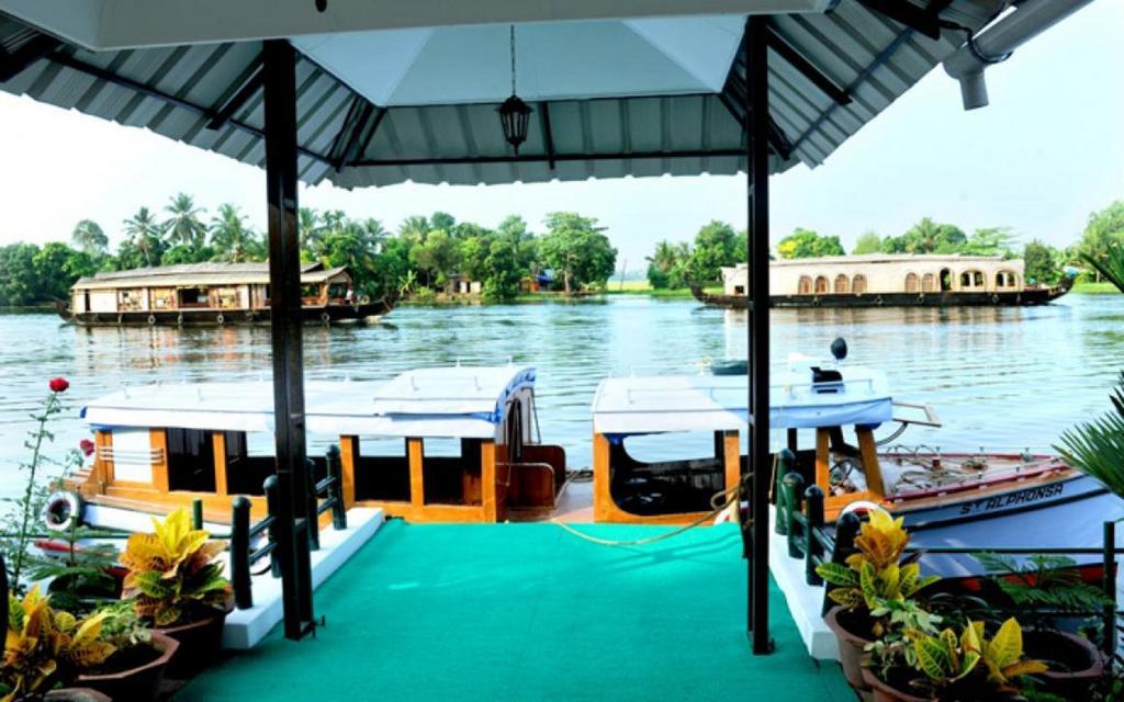 Riverine Resort Alappuzha Exterior foto
